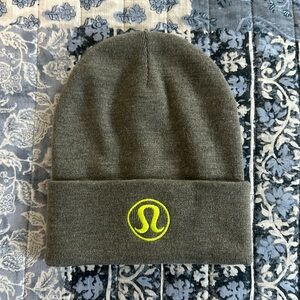 Lululemon warm revelation beanie